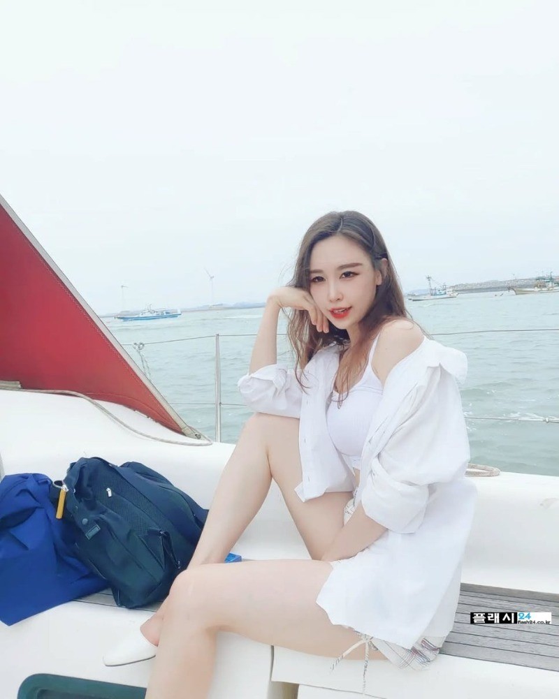 레이싱모델 유리 눈 웃음 미쳤네-7