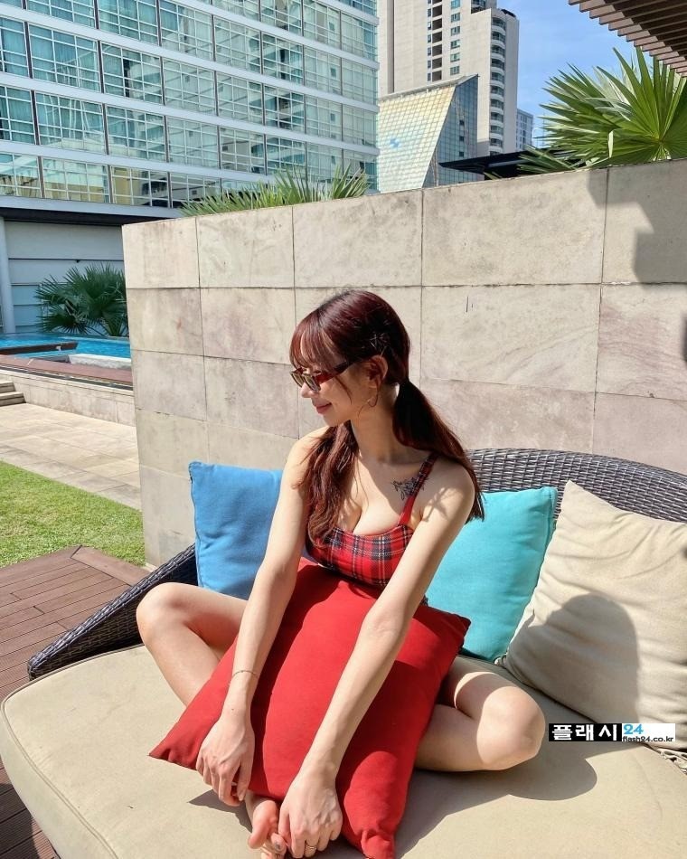 허수미 치어리더 체크 수영복-3