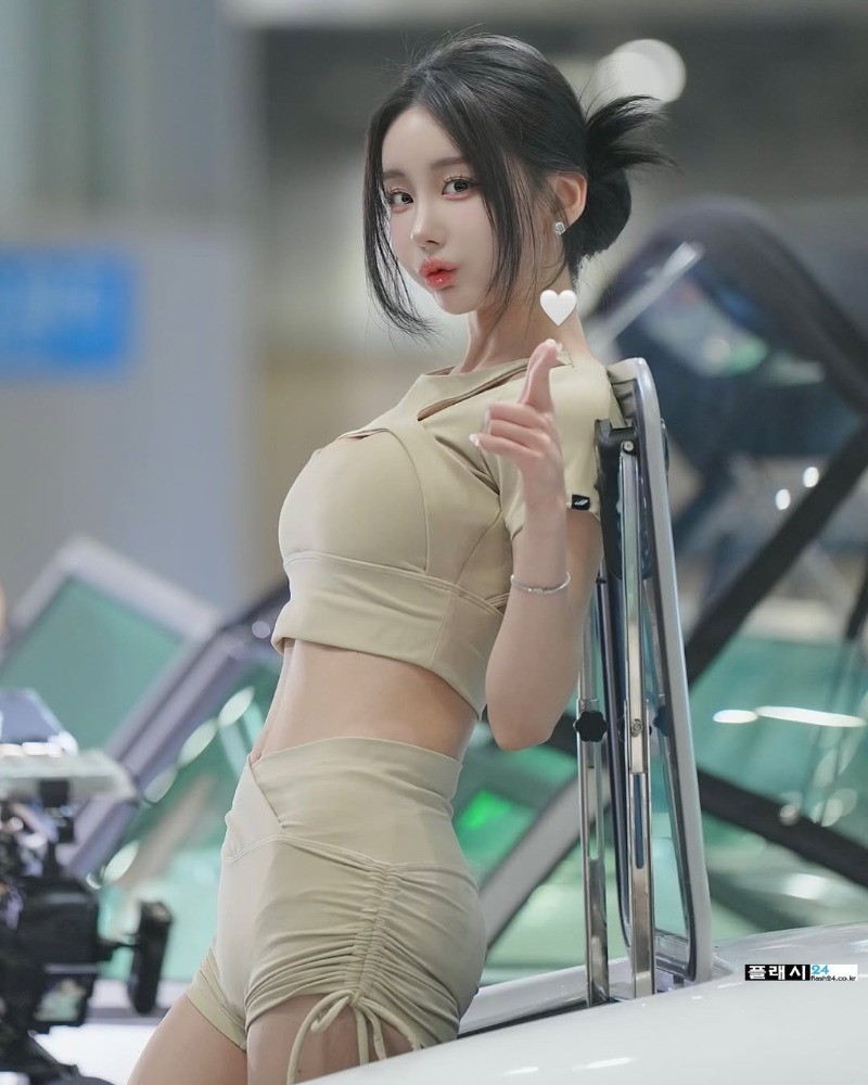 레이싱모델 김미진 '핫한 S라인'-3