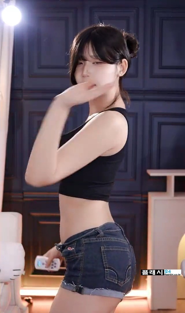 허리 튕기는 고라니율 청팬츠-6