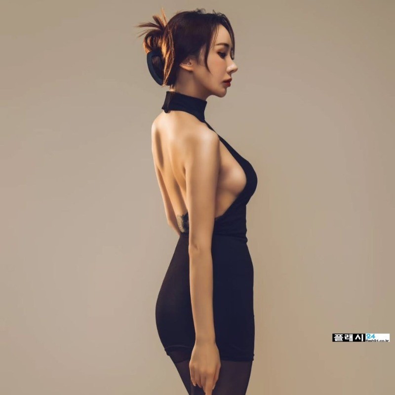 수영 준비하는 퍼니지 모델 나리-3
