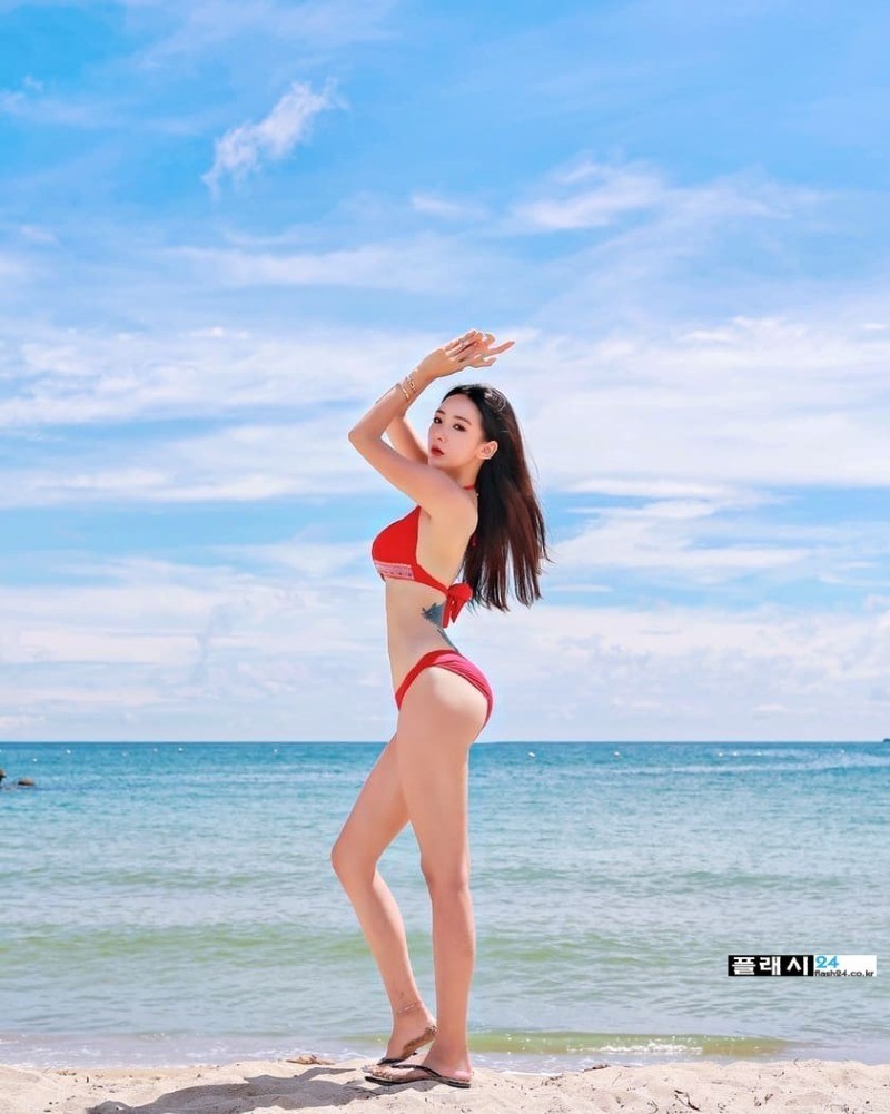 수영 준비하는 퍼니지 모델 나리-8