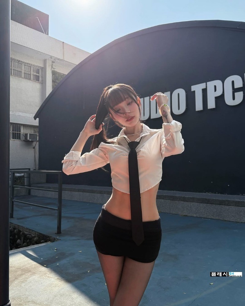 대만 미모 1등' 치어리더 임양 흔한 오피스룩-3