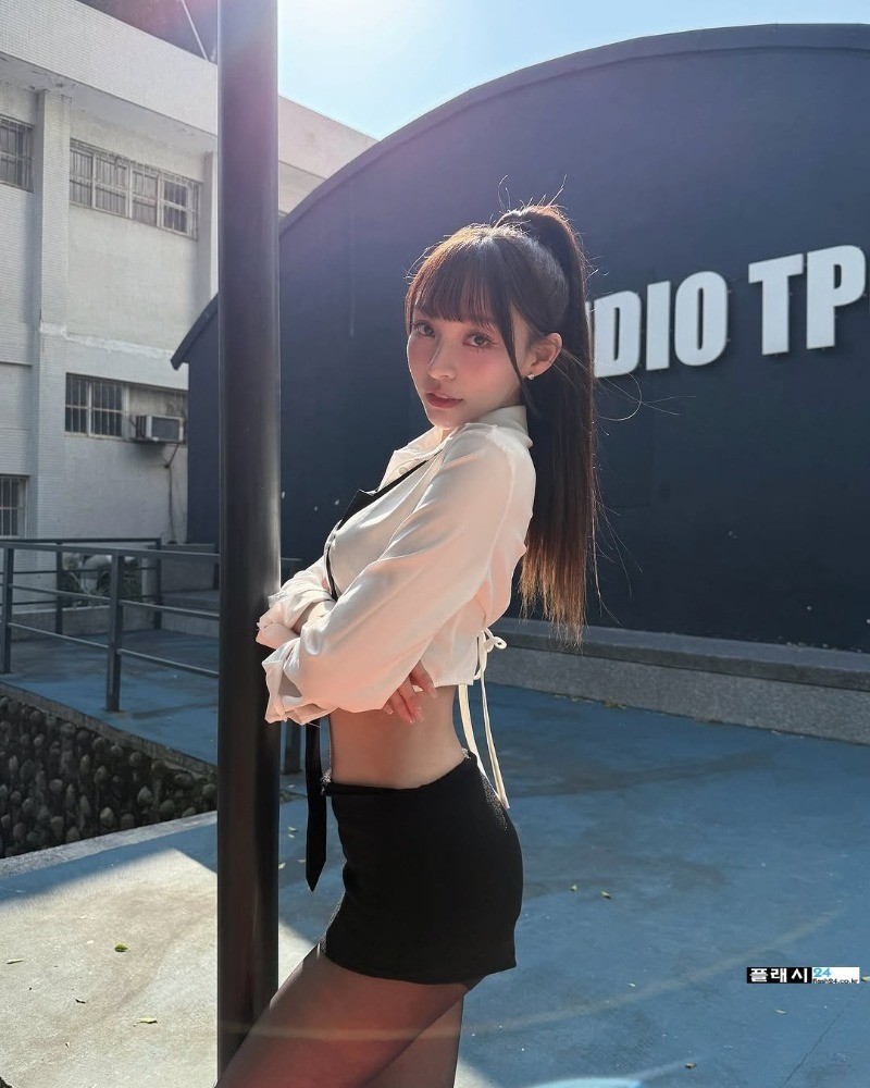 대만 미모 1등' 치어리더 임양 흔한 오피스룩-4