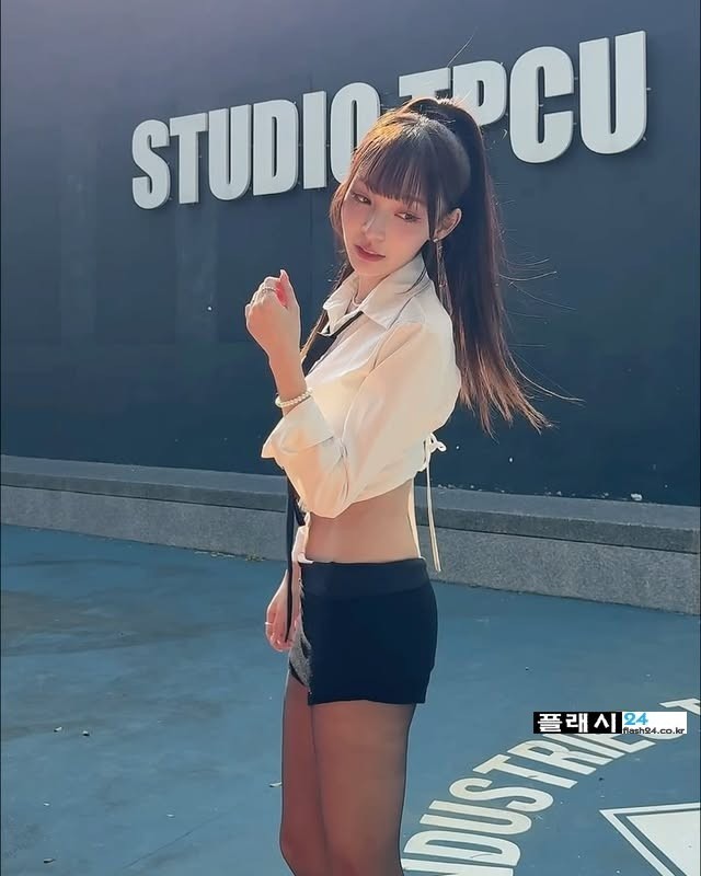 대만 미모 1등' 치어리더 임양 흔한 오피스룩-6