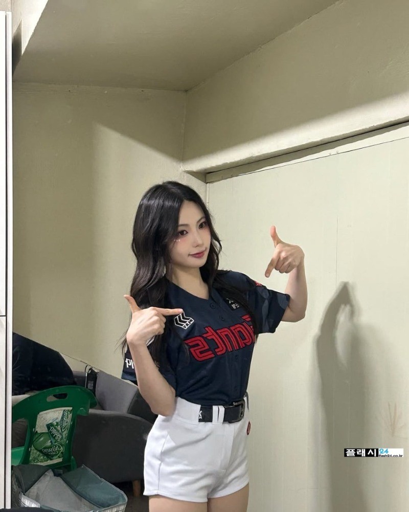 치어리더 김나현 빨간 유니폼 원피스-2
