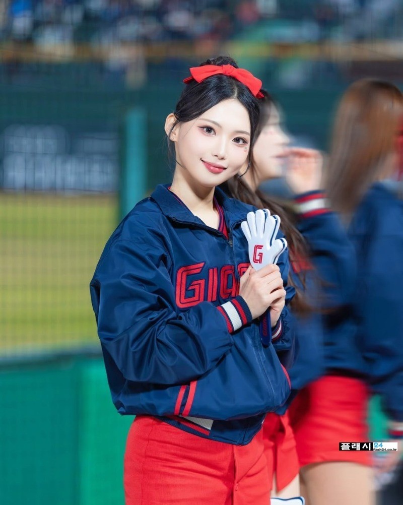 치어리더 김나현 빨간 유니폼 원피스-3