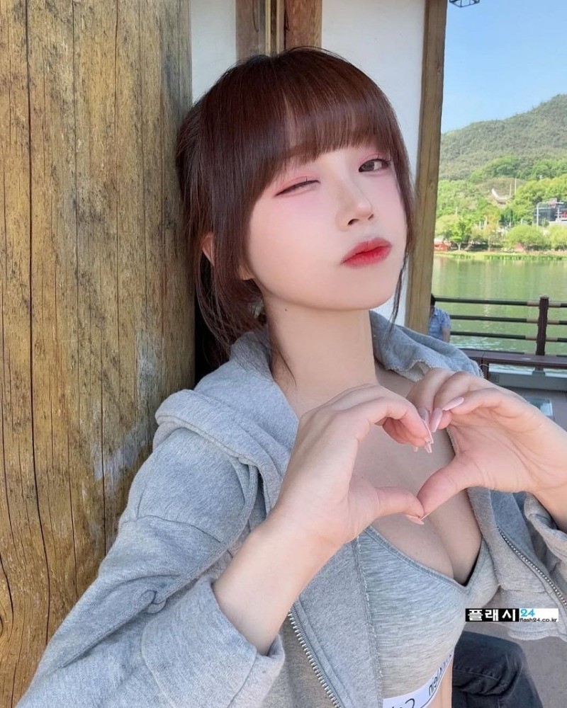 코코 김아영 인스타 회색 CK 브라-4