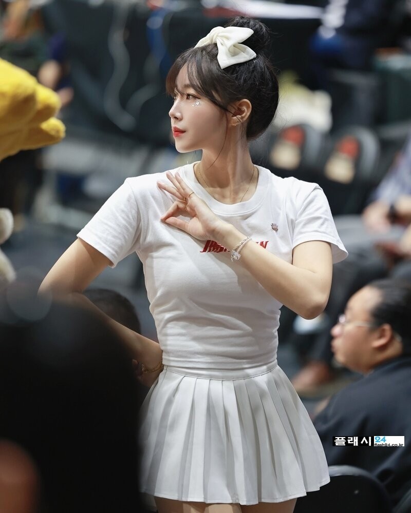 치어리더 안지현 티셔츠 볼륨감-4