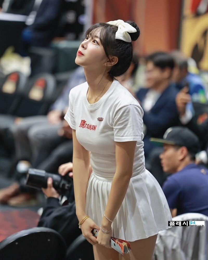 치어리더 안지현 티셔츠 볼륨감-5
