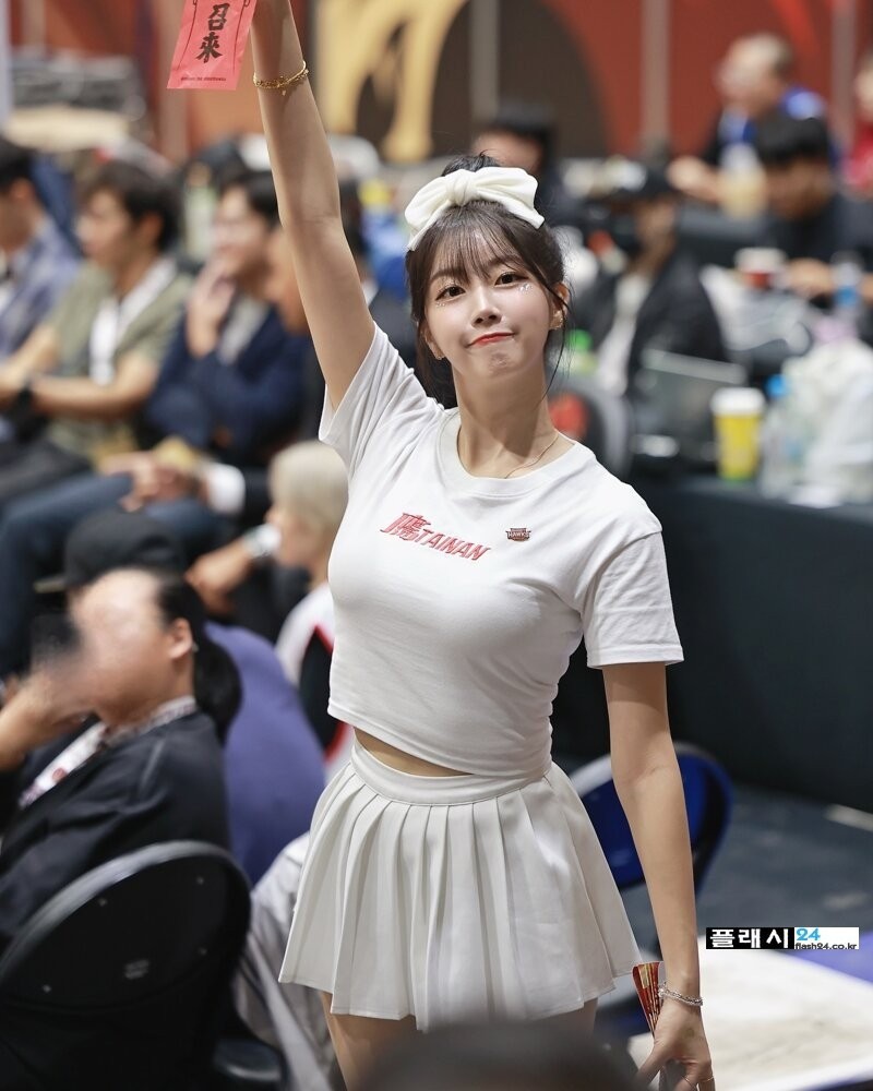 치어리더 안지현 티셔츠 볼륨감-9