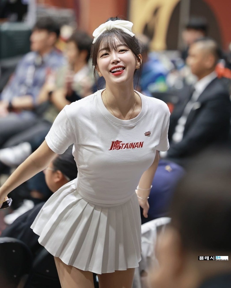 치어리더 안지현 티셔츠 볼륨감-11
