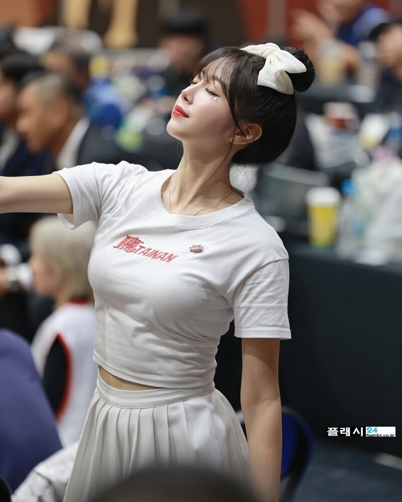 치어리더 안지현 티셔츠 볼륨감-12