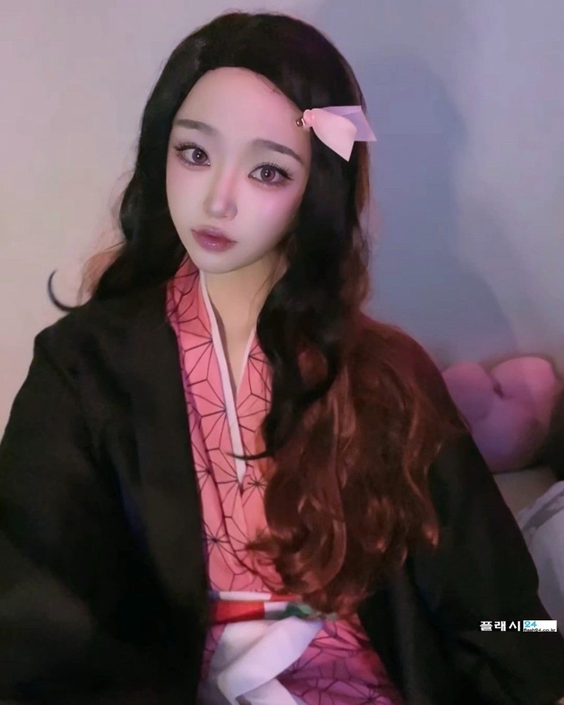얼굴과 전혀 다른 코스프레녀-2
