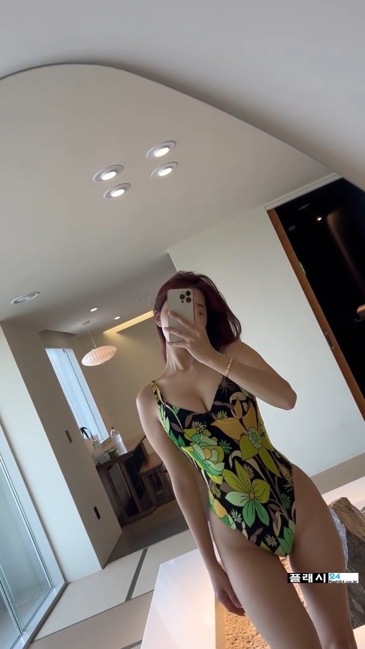 오또맘 모노키니 거울 셀카-4