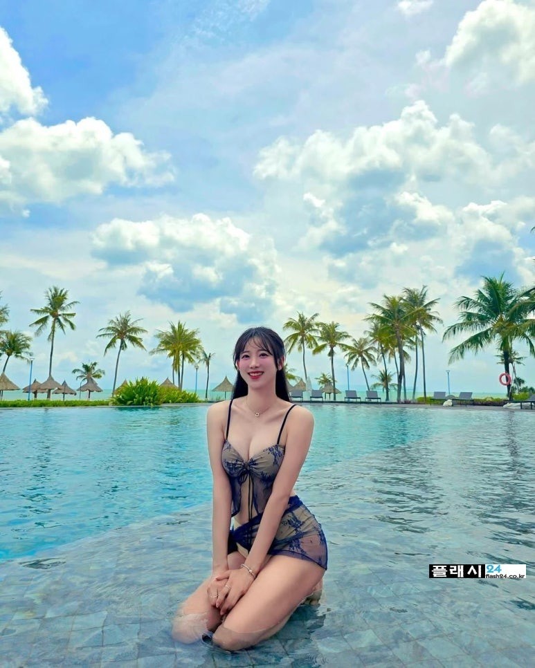 육감적인 기아 치어리더 김한나 수영복-2