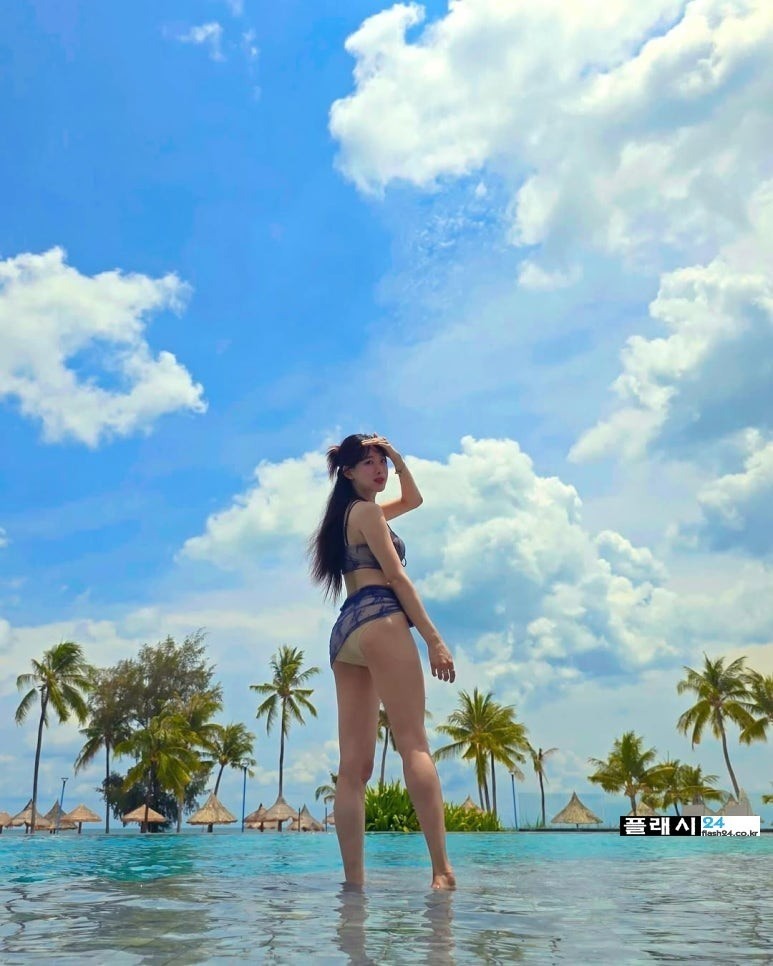 육감적인 기아 치어리더 김한나 수영복-7