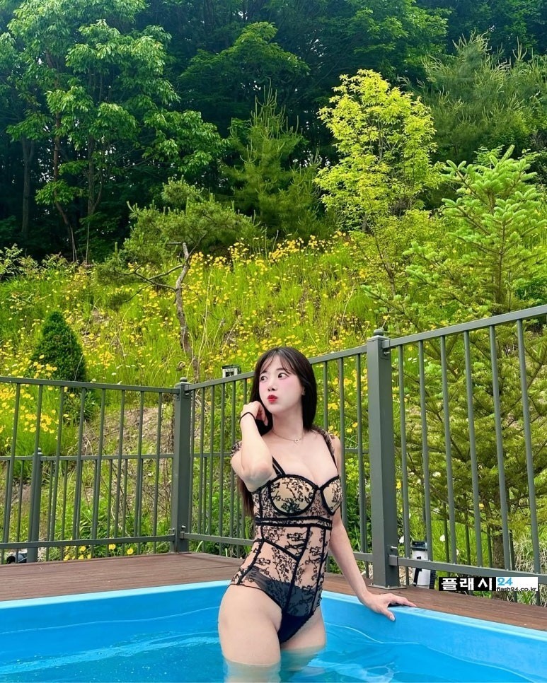 육감적인 기아 치어리더 김한나 수영복-9