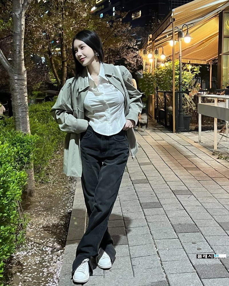 ㅇㅎ)앉아있는 모델 한나나 잡고싶은 뒤모습-7
