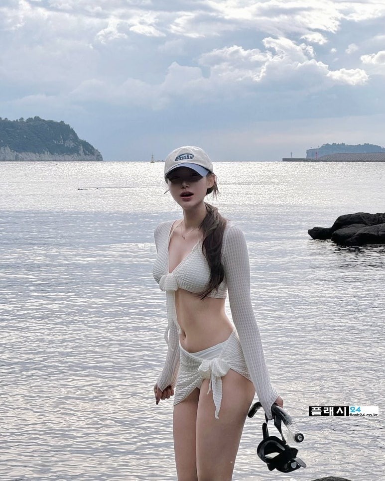 모델 신채은 망사 수영복 굴곡-4