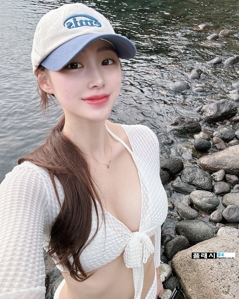 모델 신채은 망사 수영복 굴곡-5
