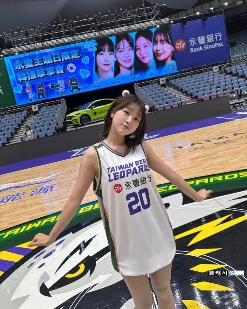 ㅇㅎ)치어리더 이주희 타이트한 흰팬츠 앞 뒤-3