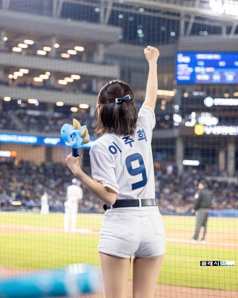 ㅇㅎ)치어리더 이주희 타이트한 흰팬츠 앞 뒤-5