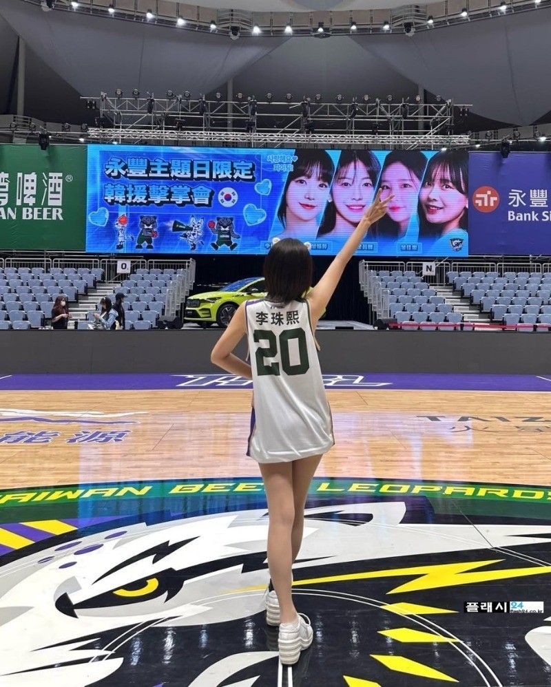 ㅇㅎ)치어리더 이주희 타이트한 흰팬츠 앞 뒤-8