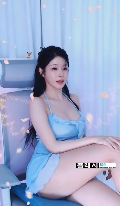 자세 고쳐 앉은 세경의 허벅지-10