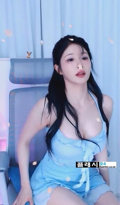 자세 고쳐 앉은 세경의 허벅지-12