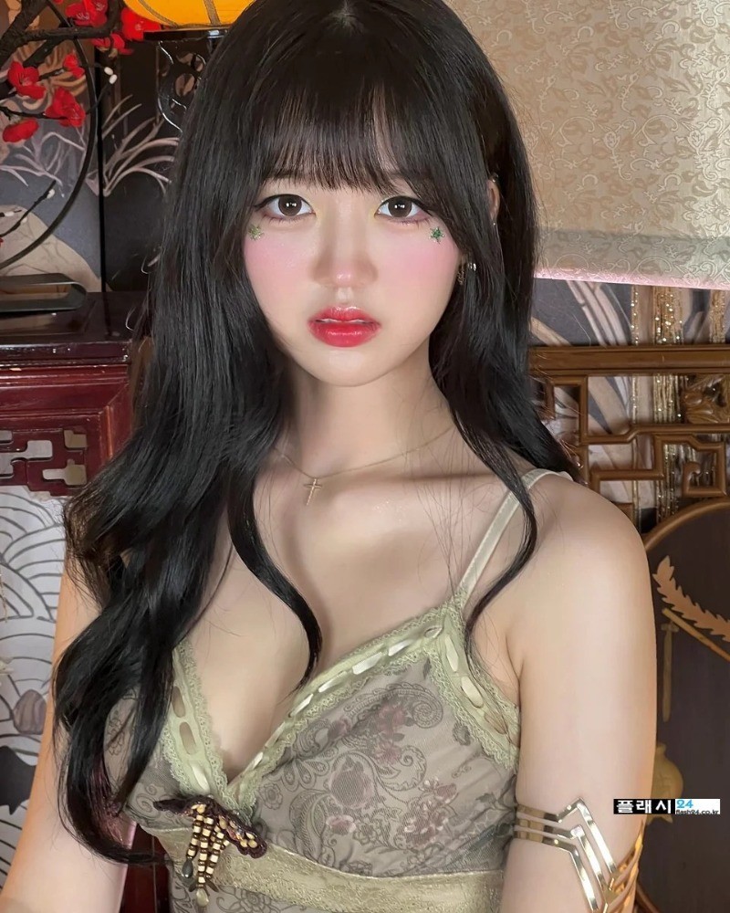락킷걸 한이슬 가죽 원피스 몸매-4