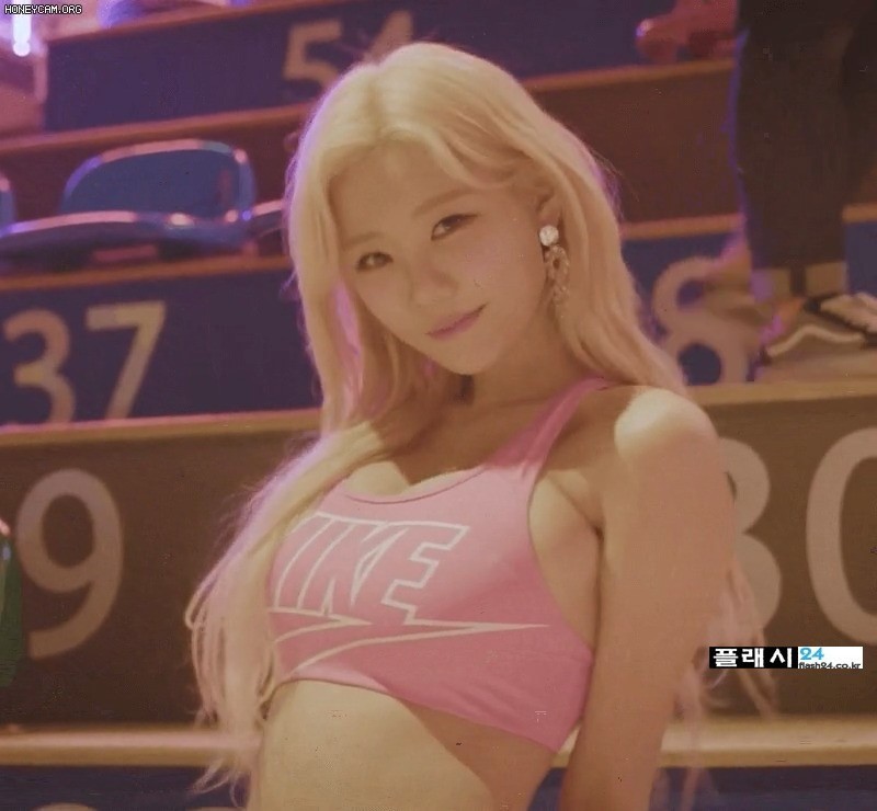 화보 촬영하는 유부녀 빛베리 수준-8