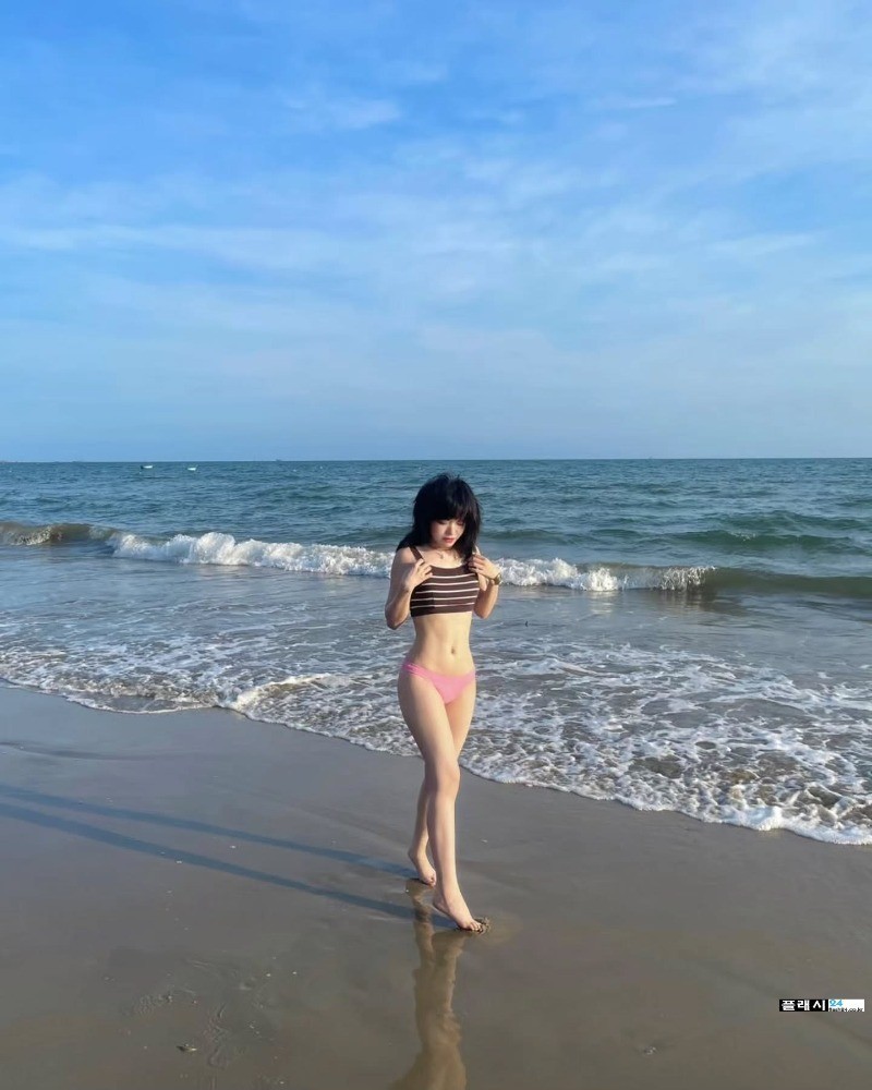 수영복 사주고 싶은 핑크 수영복녀-8