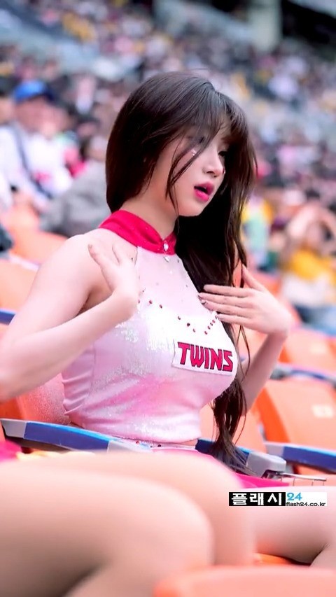 재정비하는 이주은 치어리더-2