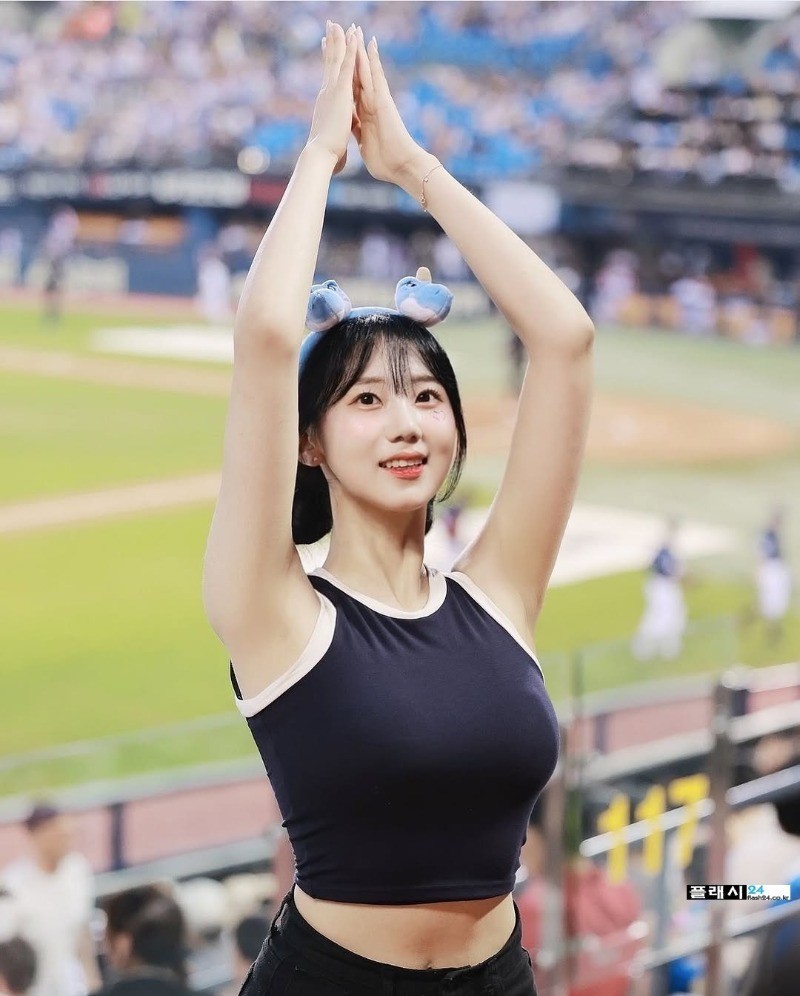치어리더 감서윤 여성미 돋네-4