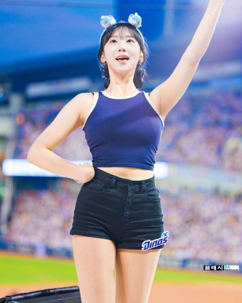 치어리더 감서윤 여성미 돋네-11