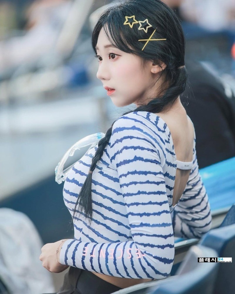 치어리더 감서윤 여성미 돋네-12