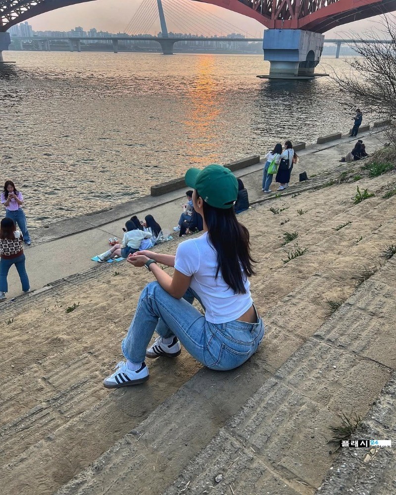 ㅇㅎ)글래머스한 모델 김주희 청바지 데이트룩