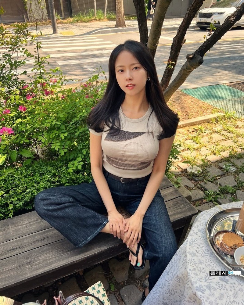 ㅇㅎ)글래머스한 모델 김주희 청바지 데이트룩-10