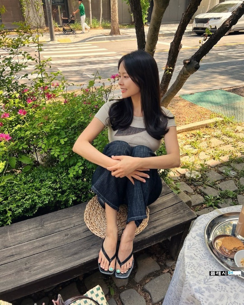 ㅇㅎ)글래머스한 모델 김주희 청바지 데이트룩-11