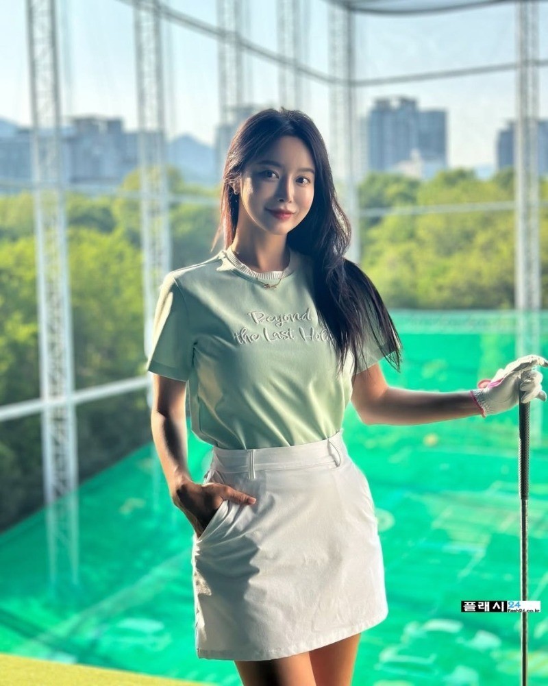 꼭 한번치고싶은 레이싱모델 소이 골프웨어-4