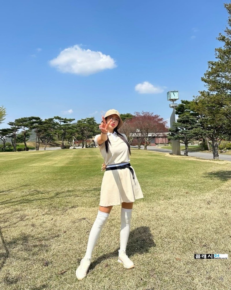 꼭 한번치고싶은 레이싱모델 소이 골프웨어-5