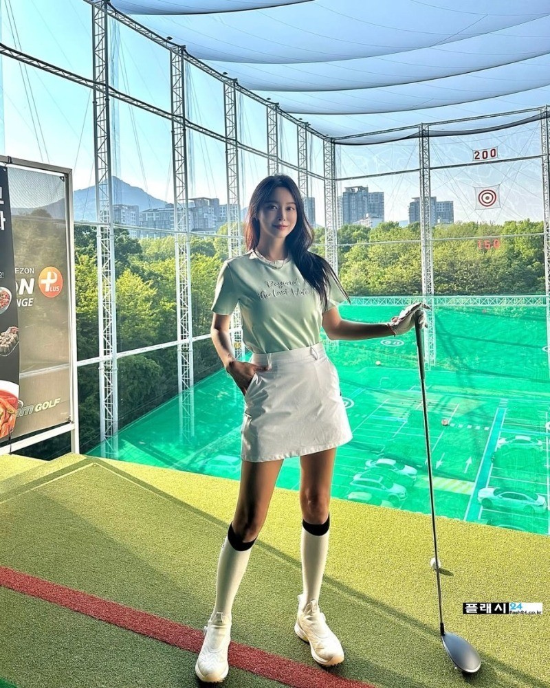 꼭 한번치고싶은 레이싱모델 소이 골프웨어-7