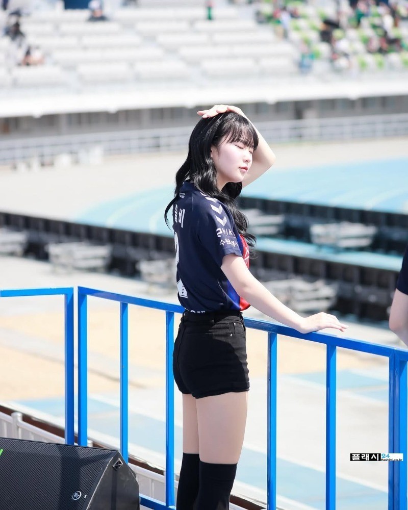 ㅇㅎ)치어리더 박슬비 탄탄한 흰팬츠
