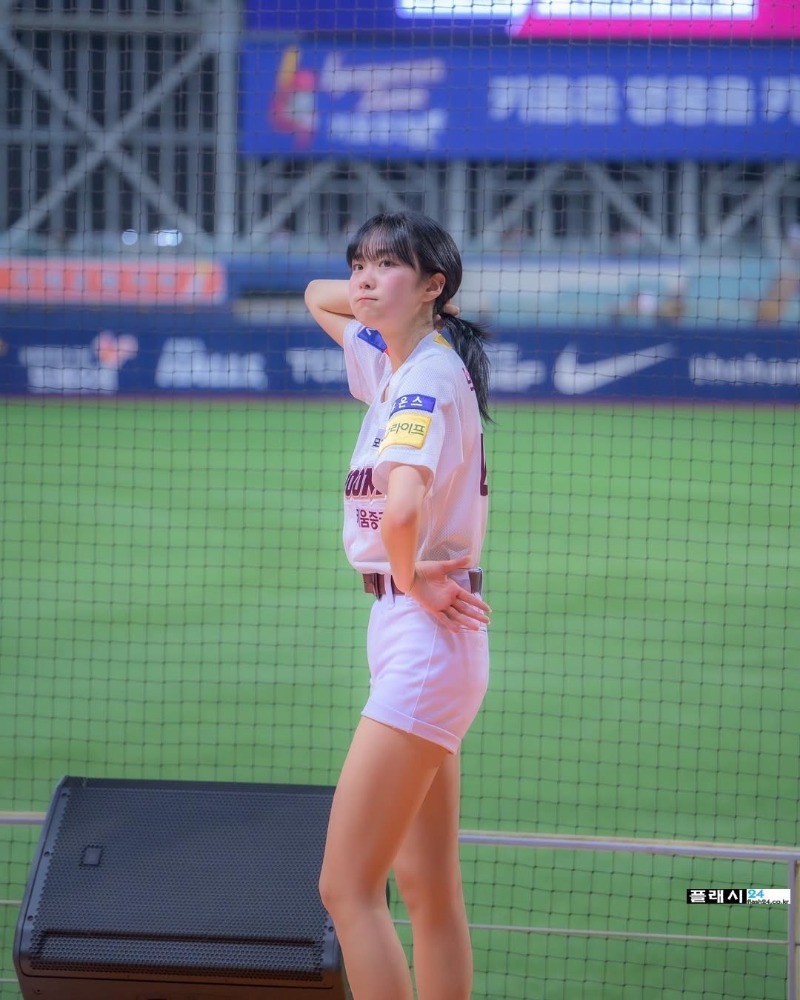 ㅇㅎ)치어리더 박슬비 탄탄한 흰팬츠-2