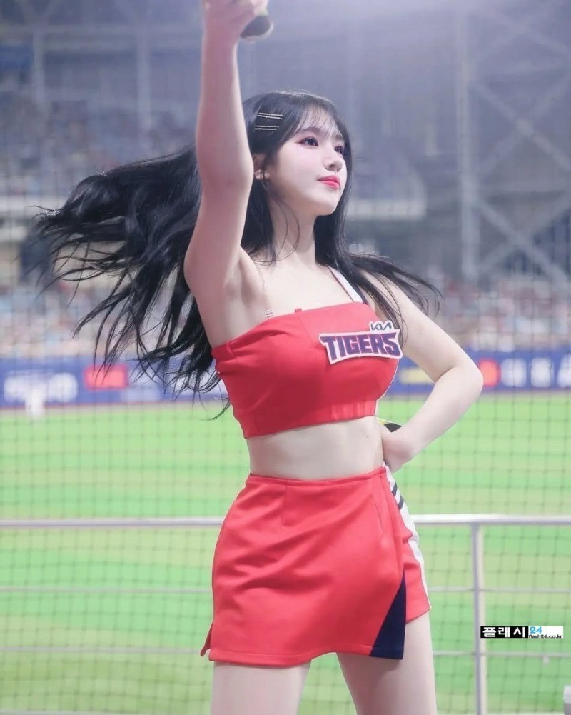 치어리더 염세빈 은근 굴곡진 치어리딩-6