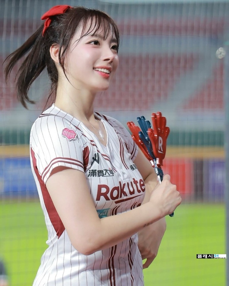 대만에서 폭발하는 하지원 치어리더 미니원피스-4