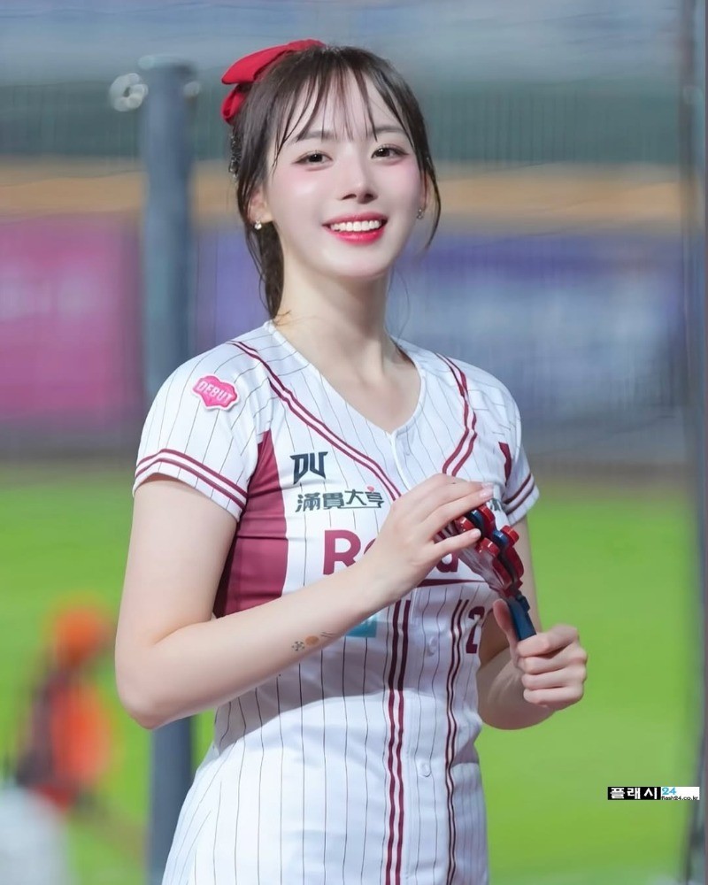 대만에서 폭발하는 하지원 치어리더 미니원피스-9