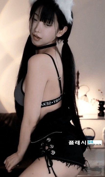 살짝 패치가 드러난 하니니-8