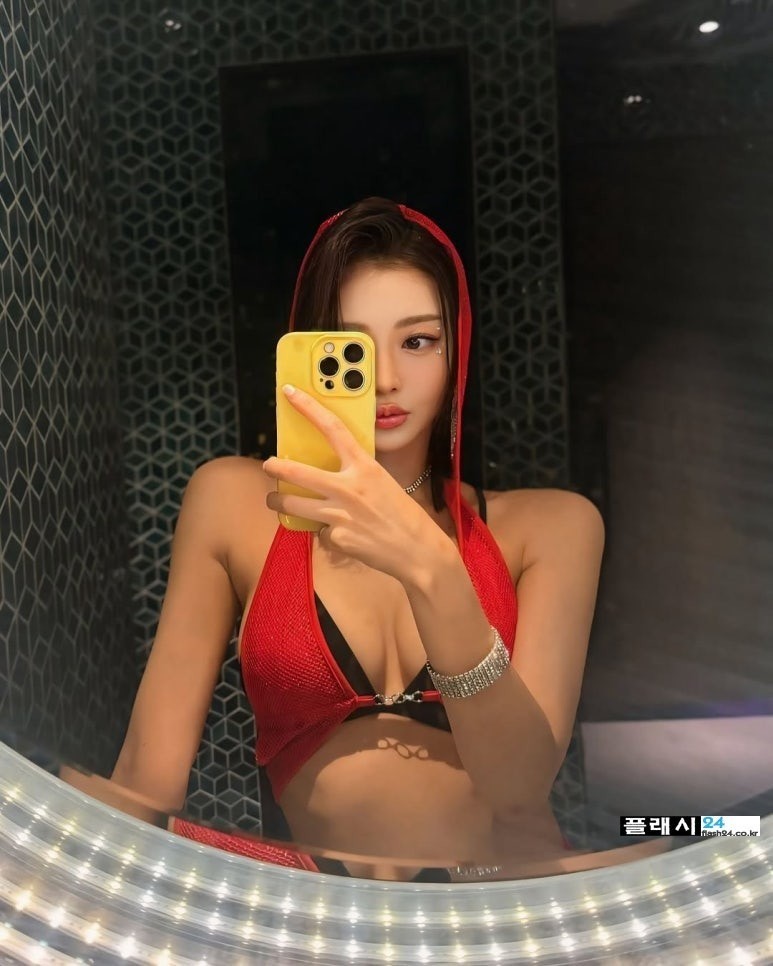 레이싱 모델 박하얀 남자를 환장하는 외출룩